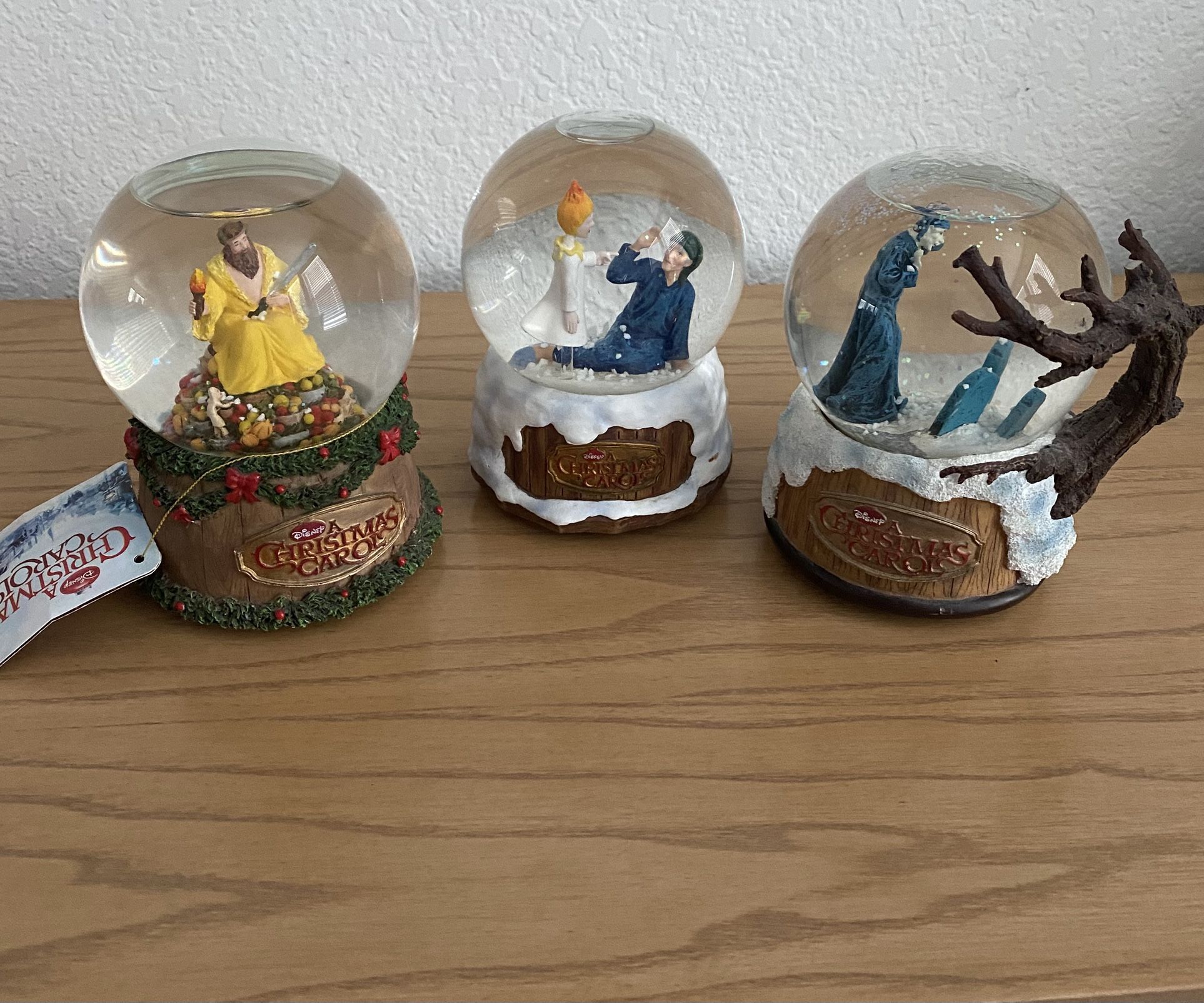 A Christmas Carol Snow Globes ❄️