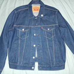blue Levi's denim jacket 