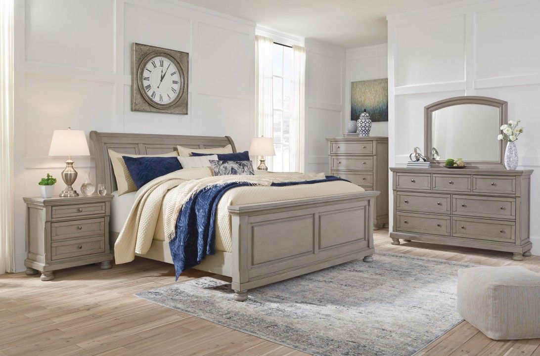 Light Gray-Queen Sleigh Bed-7Pc.Dresser-Mirror-Queen Bed-2 Nightstands