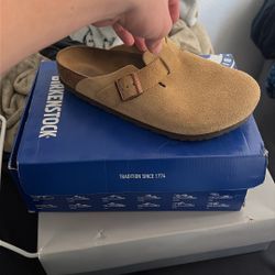 CLOGS Birkenstocks SIZE 9 MENS 115$ I WANT SOLD ASAP. PRICE ONLINE IS 160$. 