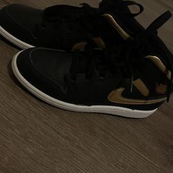 Jordan 1 Retro OG Black And Gold 