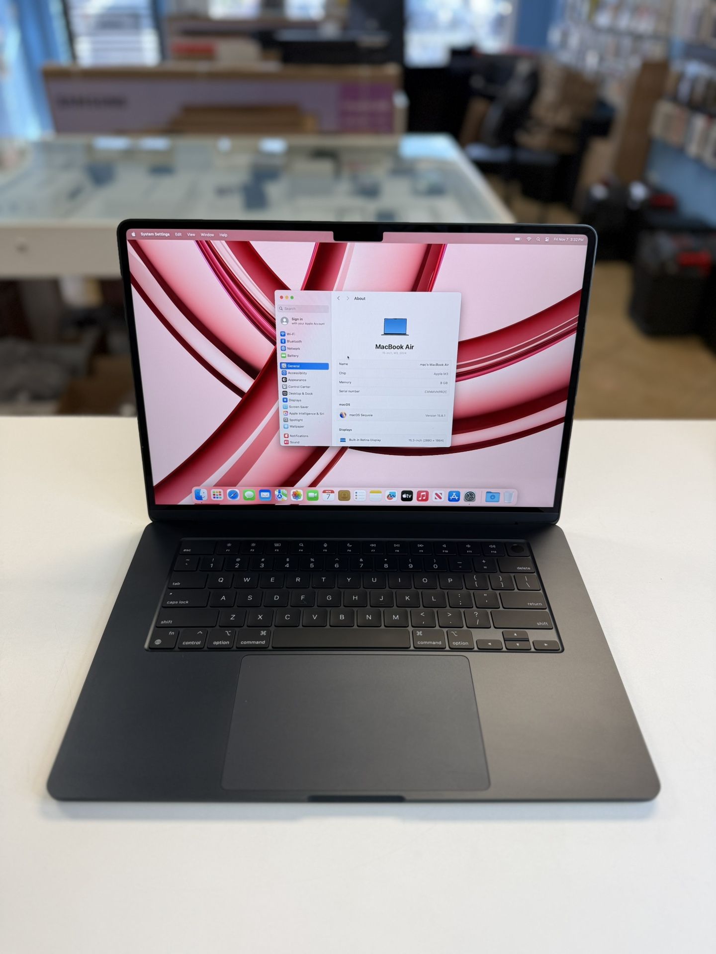 MacBook Air 15inch M3 Midnight black like New battery cycle 12