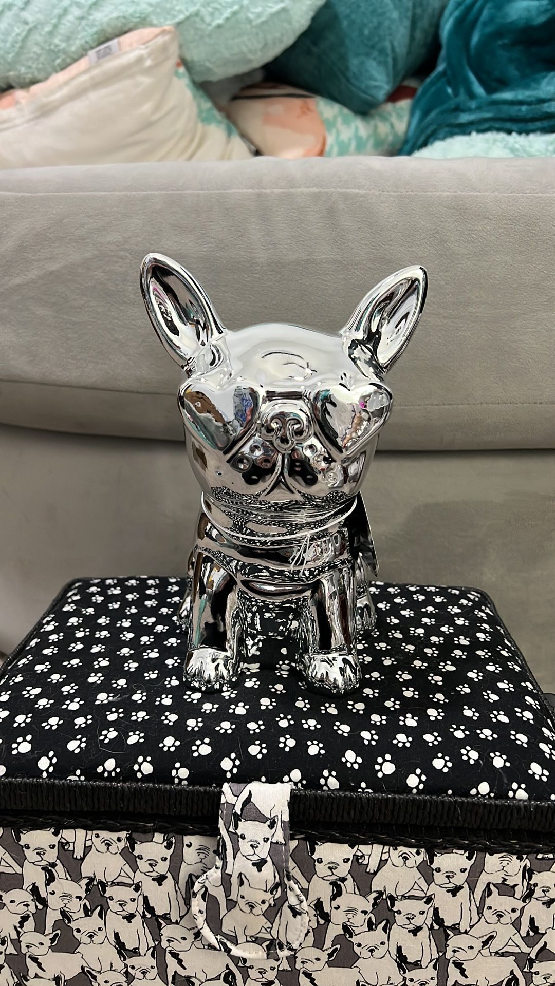 Scribble & Scribe 8.5" Ceramic Frenchie with Heart Sunglasses. NWT Valentine's