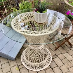 Russell Woodard Mid Century Modern Patio Table: 29”H x 34.25”W