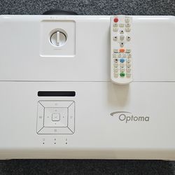 Optoma 4k550st 4k Golf Simulator short throw projector 4500 lumens with only 353 hours on the lamp.