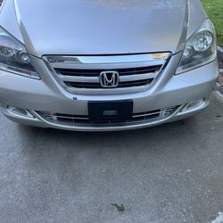 05-08 Honda Odyssey Front Bumper & Headlights