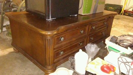 Thomasville coffee table