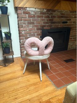 Free Chair: great for vanity