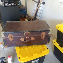 Old trunk NEED GONE