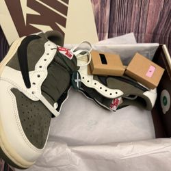 SALE !!!!! Sneakers Size 7 US Men Brand New  $150