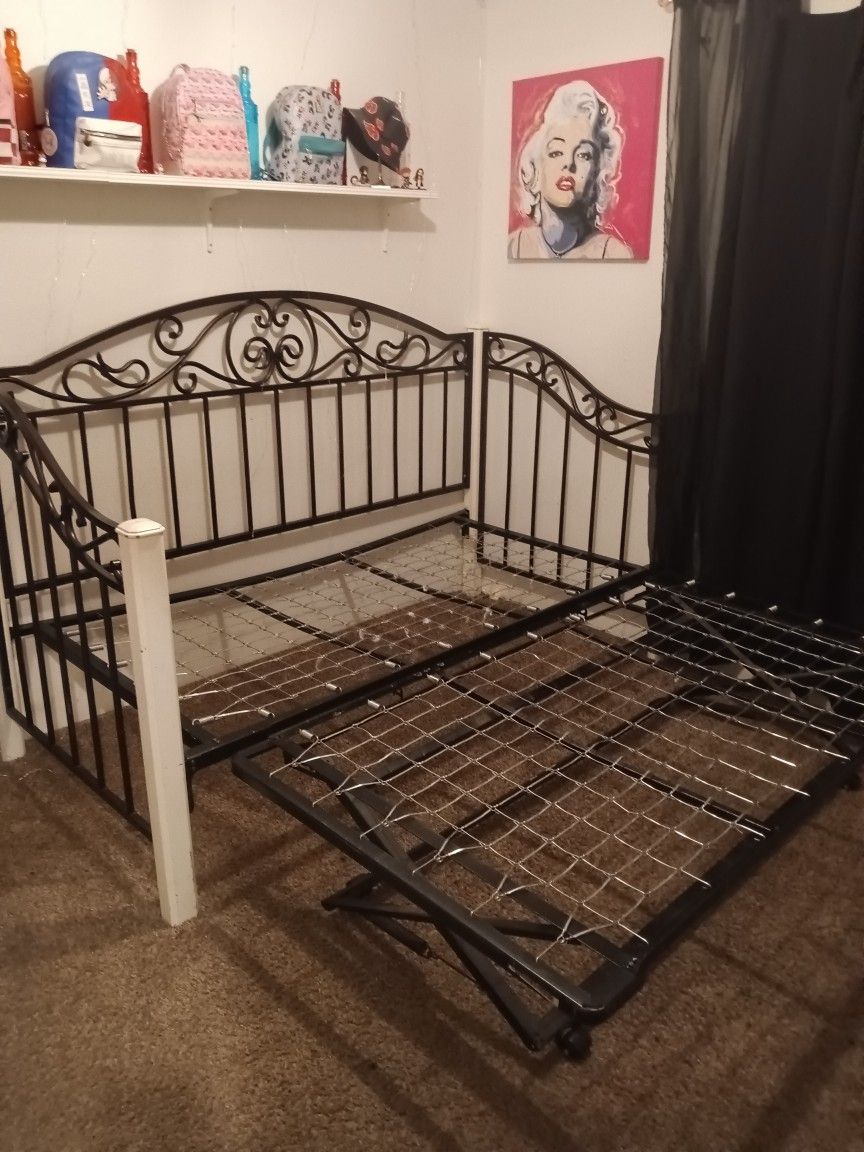 Trundle Day Bed