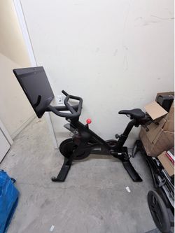 Peleton bike w accessories