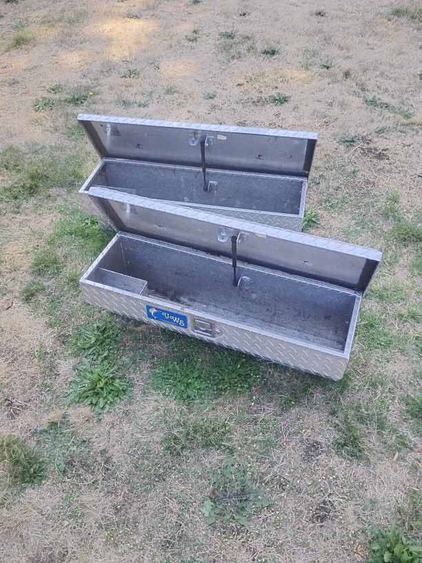 2 Side Toolboxes (Locking)