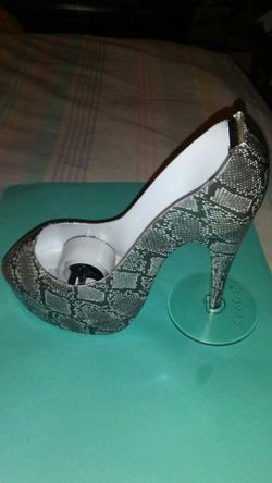 High heel scotch tape dispenser
