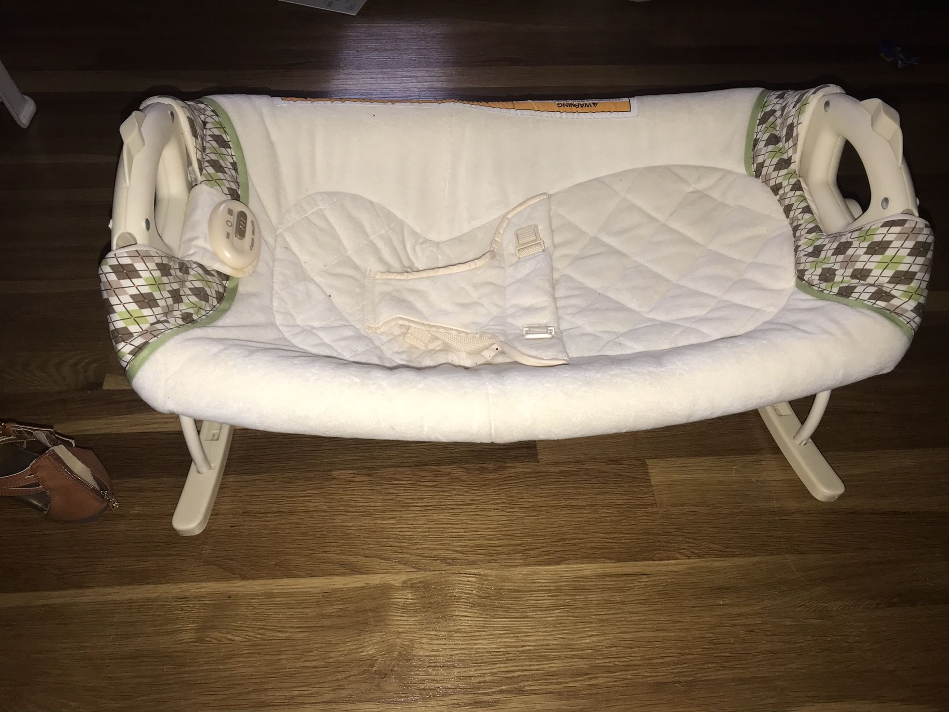 Baby floor crib rocker