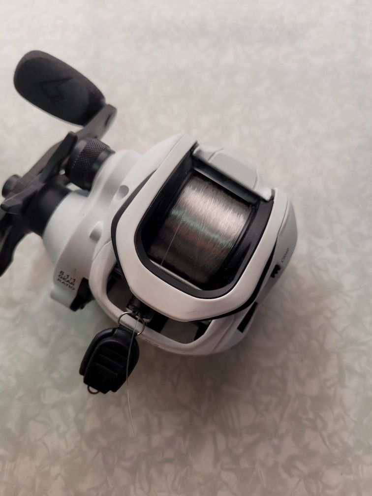 Piscfun Carbon XCS Bait Casting Reel