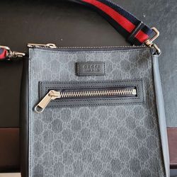 Gucci Supreme Messenger Crossbody