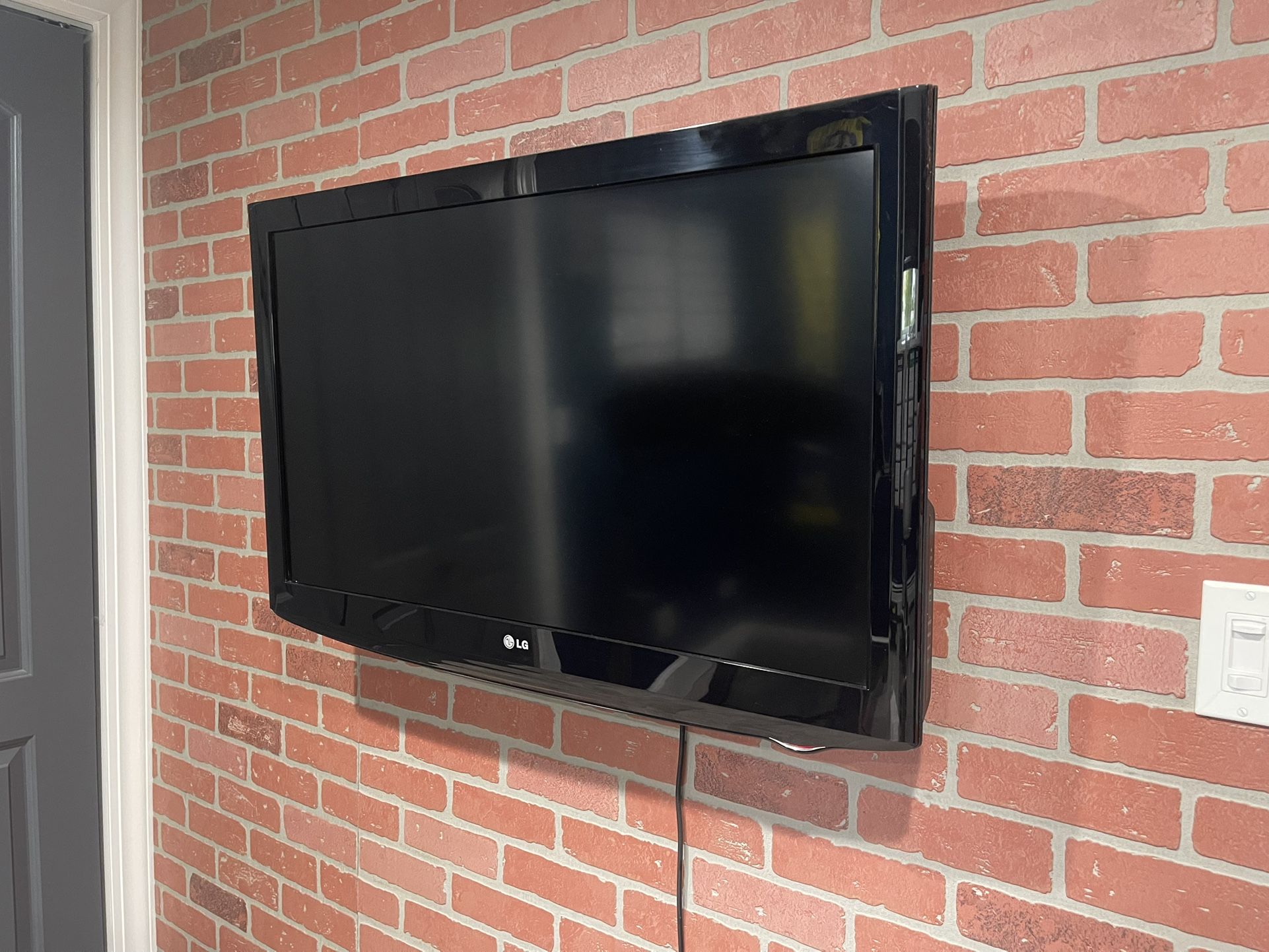 TV+Mounting Wall bracket and LED Lights.