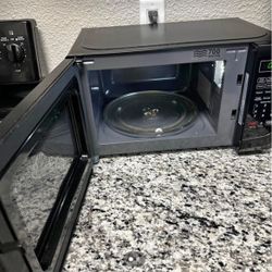 Newer Countertop Microwave 