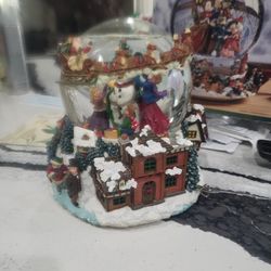 Musical Waterglobe With Global Revolving Base