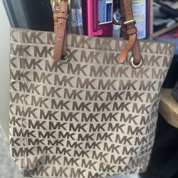 Micheal Kors Hand Bag