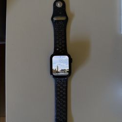 Apple Watch Series 6 w/ Nike Band and Charger Included