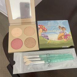 Lunar Beauty Moonshroom Highlighter Palette & 3 brush set modt