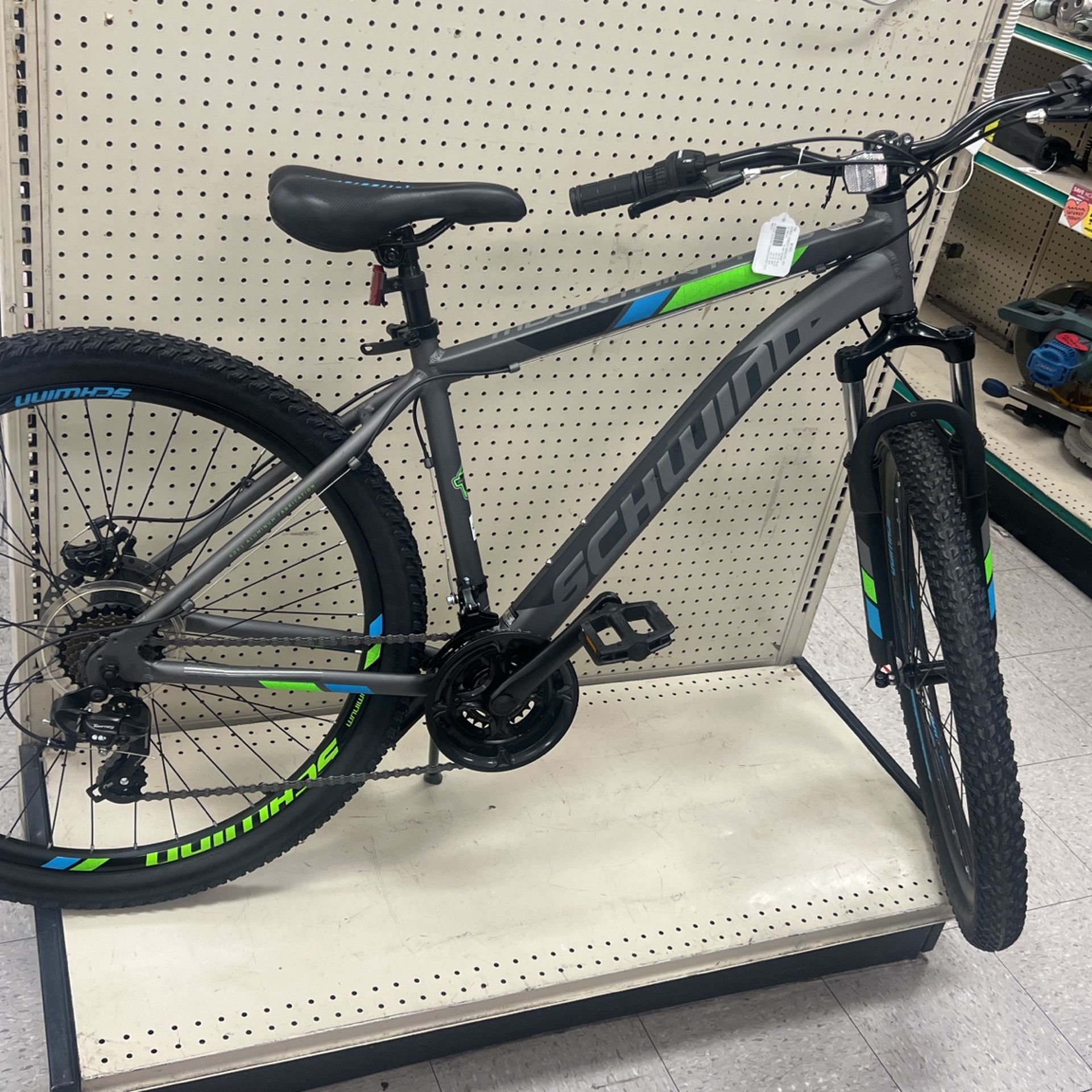 Schwinn men's 27.5 mountain pass bike review hotsell