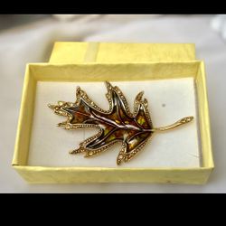 Vintage Liz Claiborne Gold Tone Leaf Brooch Pin with Rhinestones