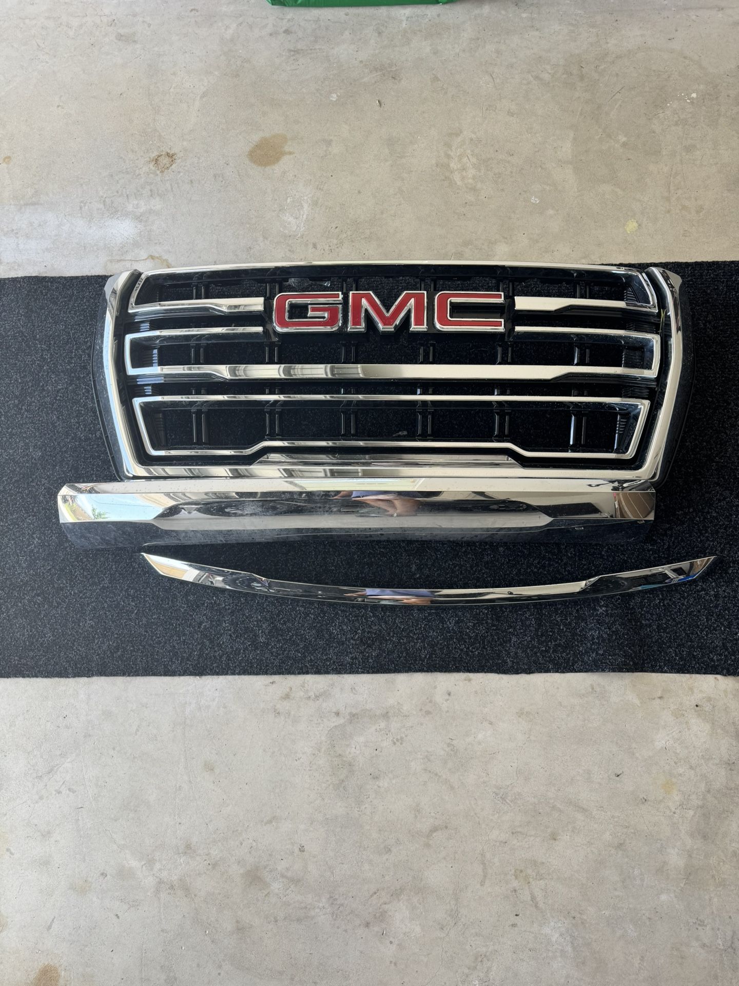 2021 GMC Yukon Grill