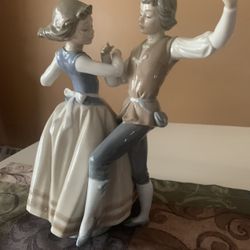 Lladro Porcelain Figure #5252 - Dancing The Polka