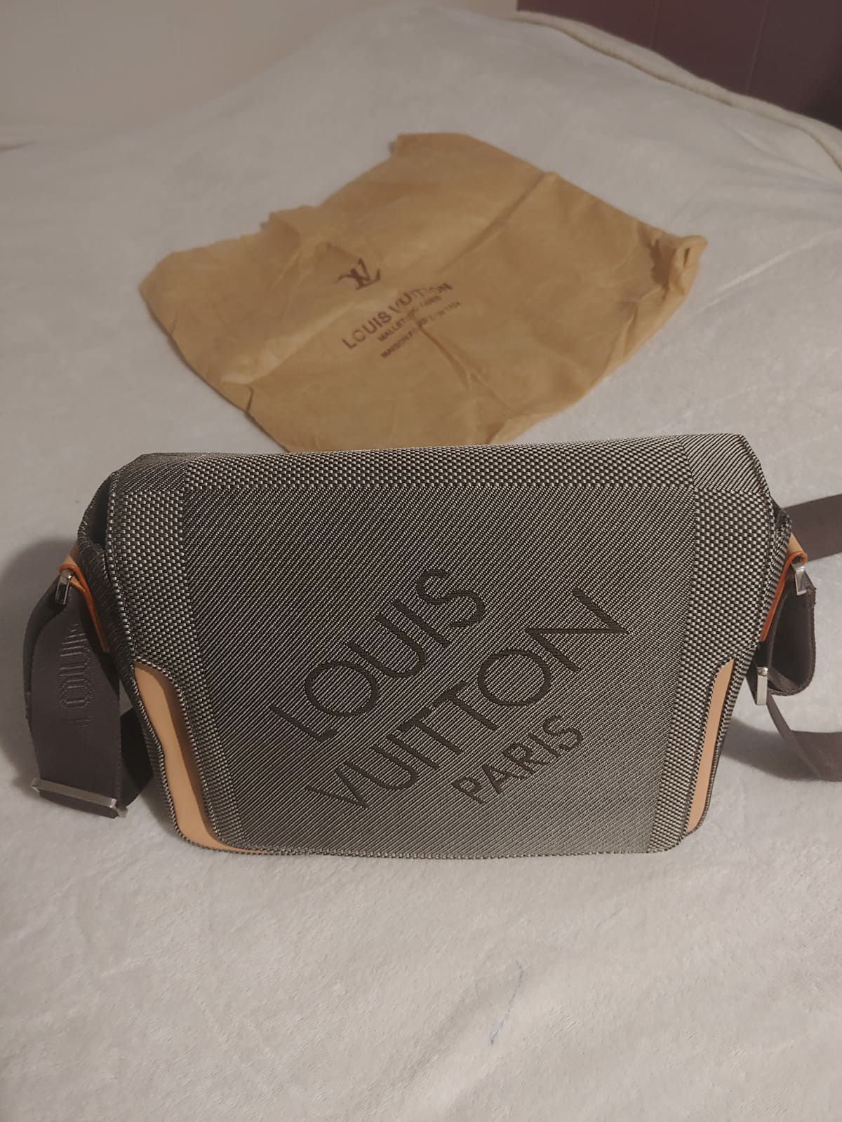 Louis vuitton wallet/bag