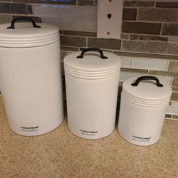 Set of canisters