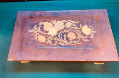 Stunning vintage lacquered inlaid wooden large jewelry box/music box. Made in Italy