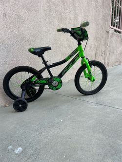 Boys Bike w/ Training Wheels (4-6yo)