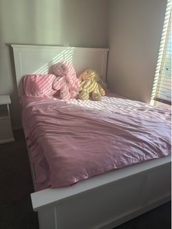 Queen size bedroom set with mattress