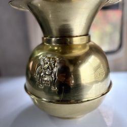 1910 Brass Spittoon With Bulldog