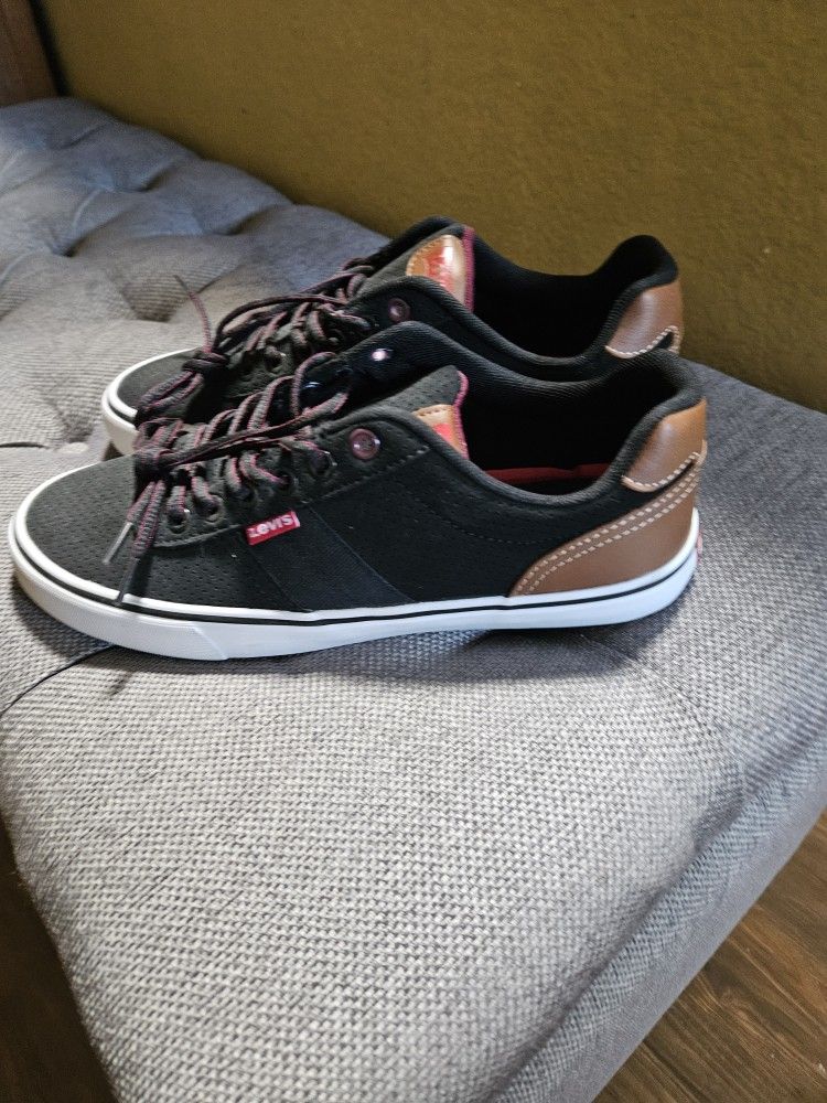 Tennis Shoes