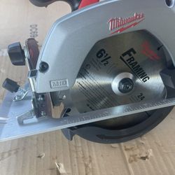 Milwaukee M18 18V Lithium-Ion Cordless 6-1/2 in. Circular Saw (Tool-Only