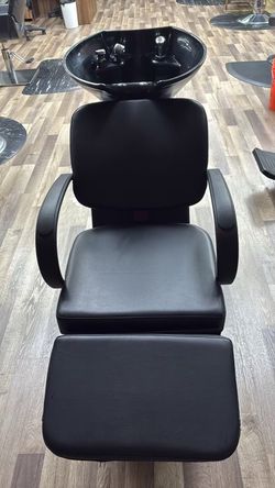 hair washer chair in excellent condition $400