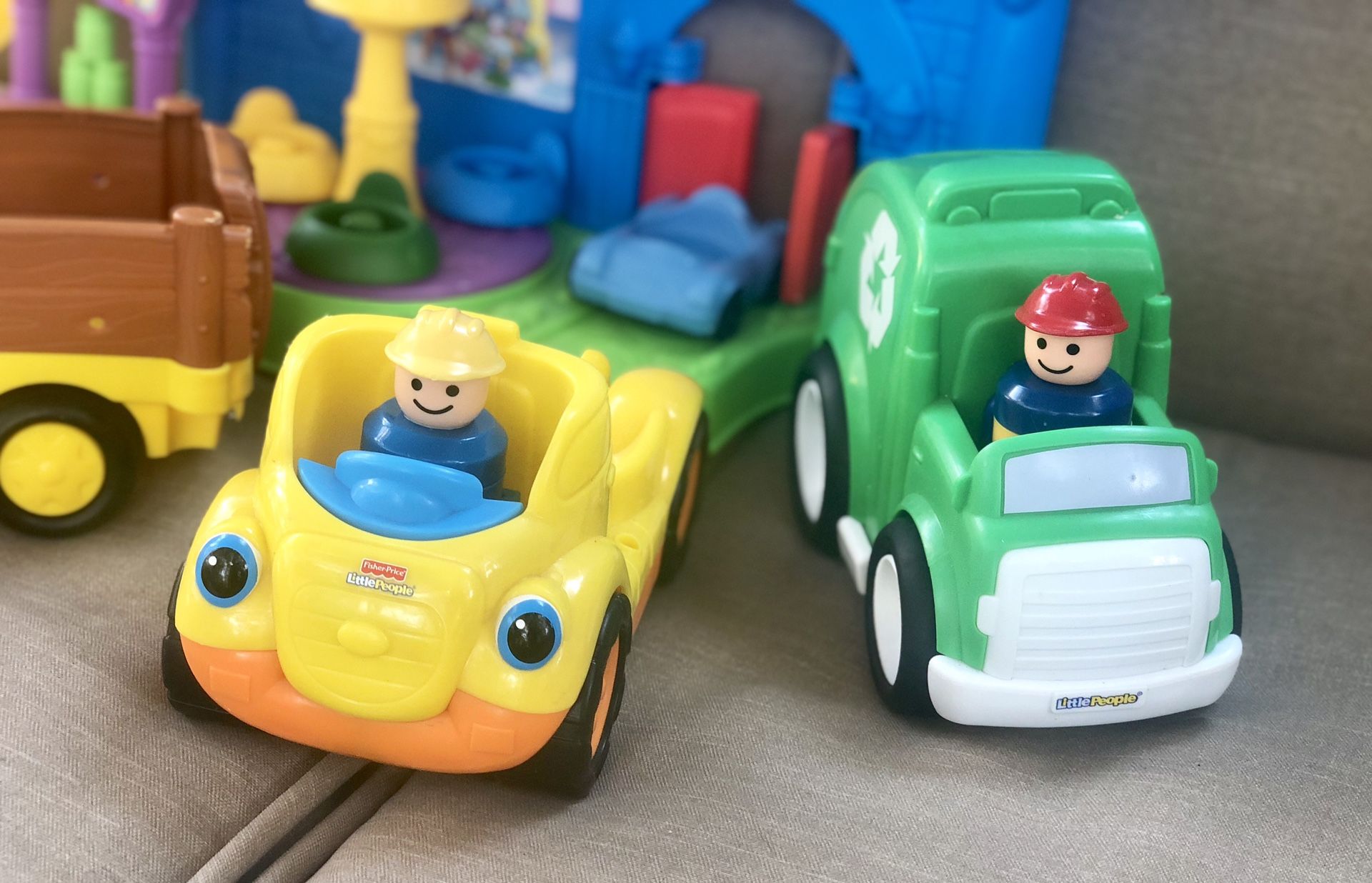 Fisher-Price Little People Lot- Great Condition!