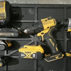 DEWALT IMPACT DRIVER SET ATOMIC STYLE WITH EXTRA BATTERIES