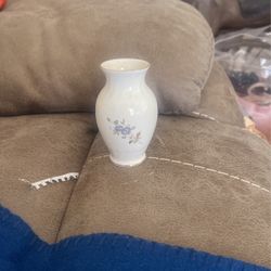 Antique Vintage Howard Sprays Miniature Vase