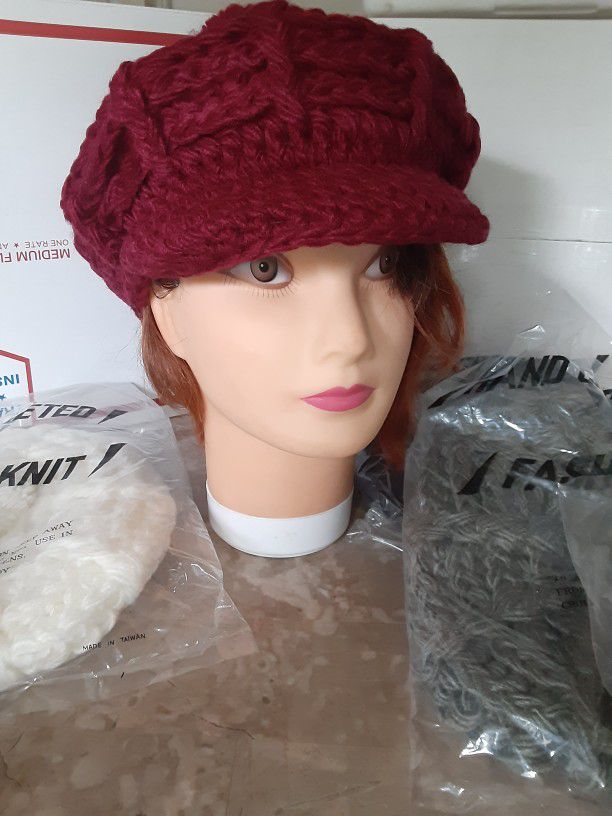 7 Croched Slouch Hats With Pom And Visor