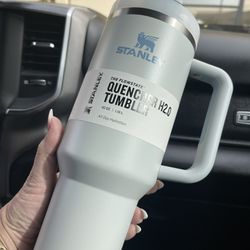 Stanley 40 oz. Quencher H2.0 FlowState Tumbler for Sale in Las Vegas, NV -  OfferUp