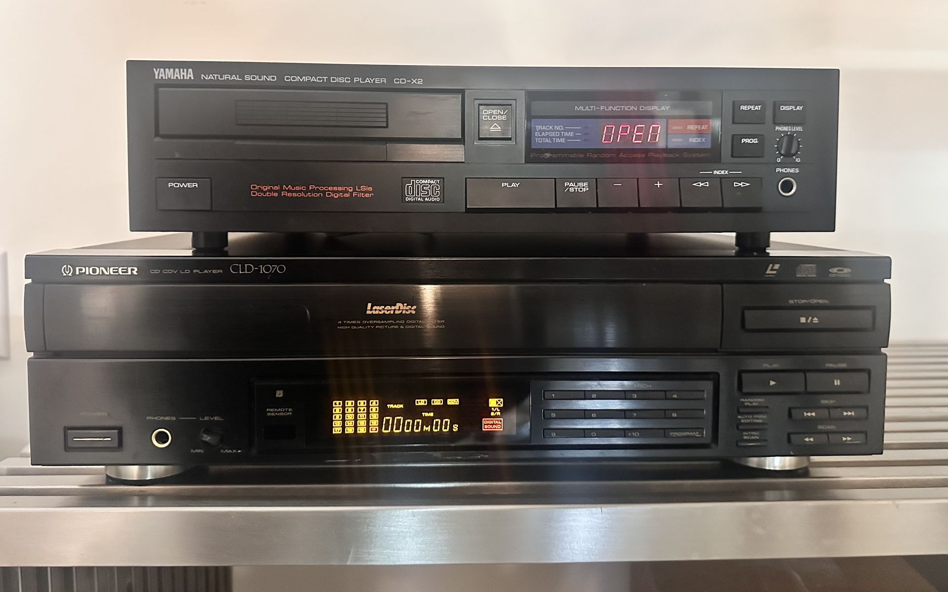 Pioneer Laserdisc Player CLD-1070 and Yamaha CD-X2 CD player