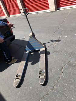 Pallet jack made in Japan. $120 located in Ontario