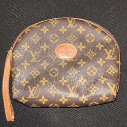 Louis Vuitton Pouch 