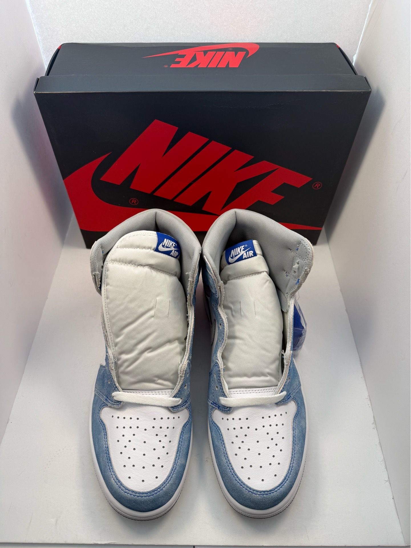 Jordan 1 High Hyper Royal Smoke Grey