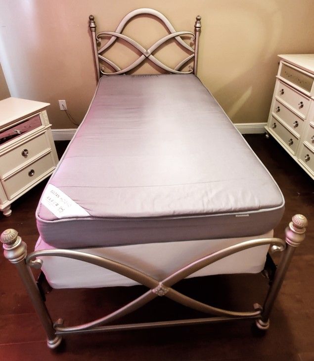 Vintage Hannah Montana Full Size Bedroom Set